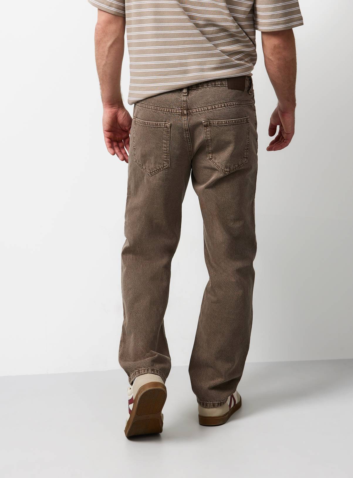 Light Brown Straight Leg Jeans 32L - Image 5